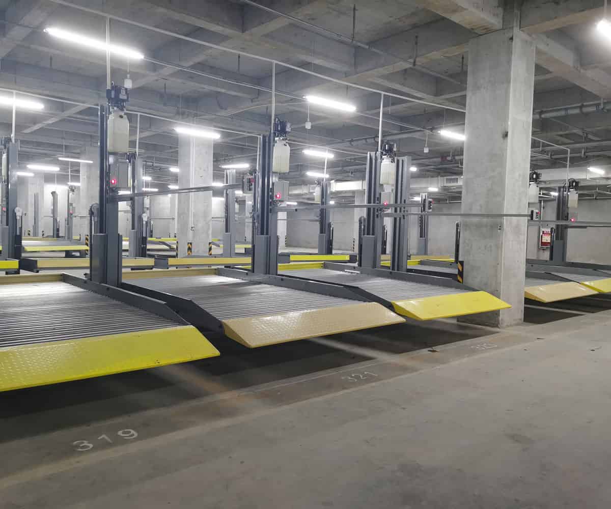 學校停車場停車難