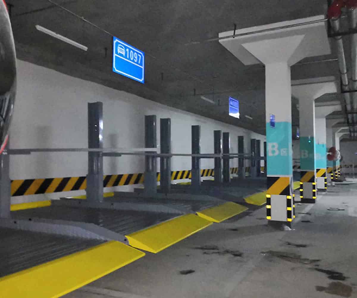 地下室簡(jiǎn)易升降機(jī)械式停車設(shè)備出租.jpg